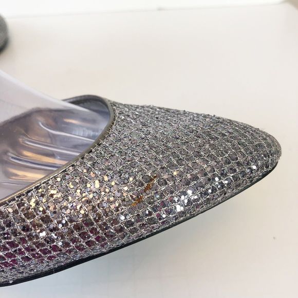 Marc Fisher Metallic Glitter Ankle Strap Pumps Heels Silver Pointed Toe Size 8.5 - Picture 10 of 13